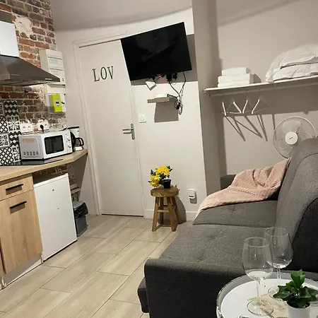 Walking Distance To Charming Canal St Martin For 4 아파트